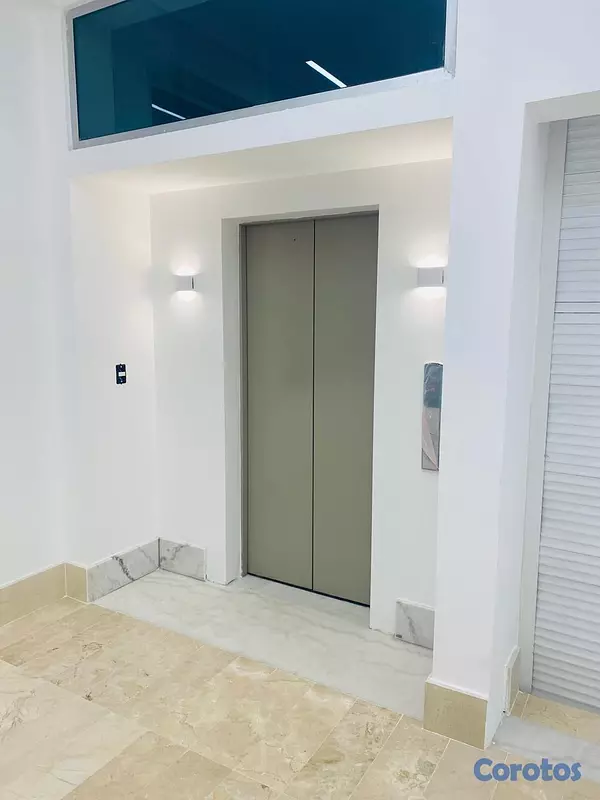 oficinas y locales comerciales - Oferta Especial por el mes de las Madres: Local de Oficinas en Alquiler Torre KM 4