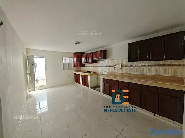 casas - Se Vende Casa de Tres Habitaciones en el Juan Pabl 4