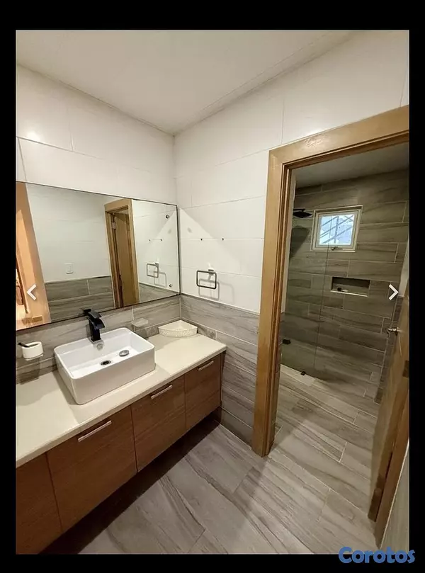 apartamentos - APARTAMENTO AMUEBLADO 
US$ 2,300 3 Habitaciones exclusivo sector de La Julia. 7