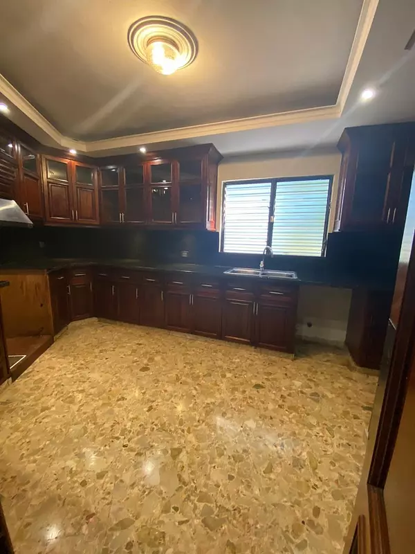 casas - Casa en Venta en residencial cerrado en arroyo Hondo 
Precio: U$S440,000  8