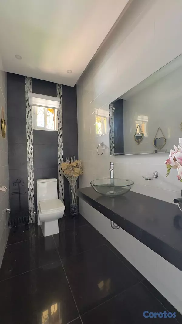 casas - Casa con Patio y Piscina en Ave. 27 de Febrero, Sa 8