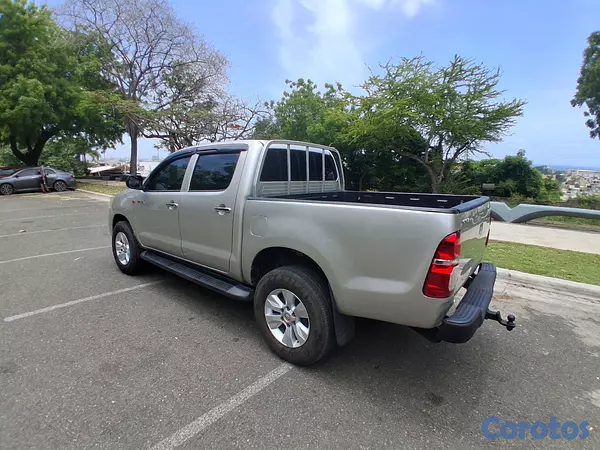 jeepetas y camionetas - Toyota hilux 2015 7