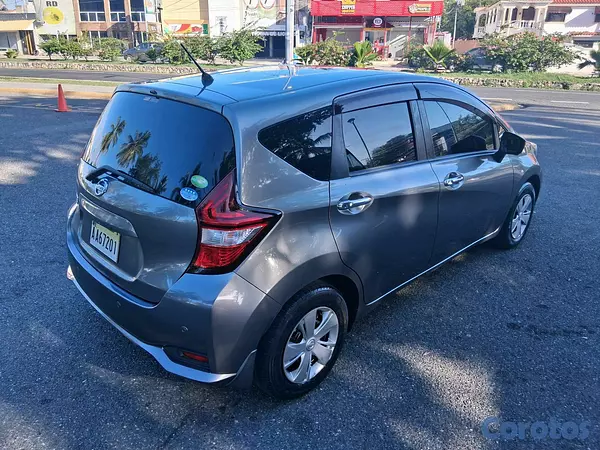carros - vendo este precioso Nissan note 2018 super economico el ful camara 36 con sensor 3