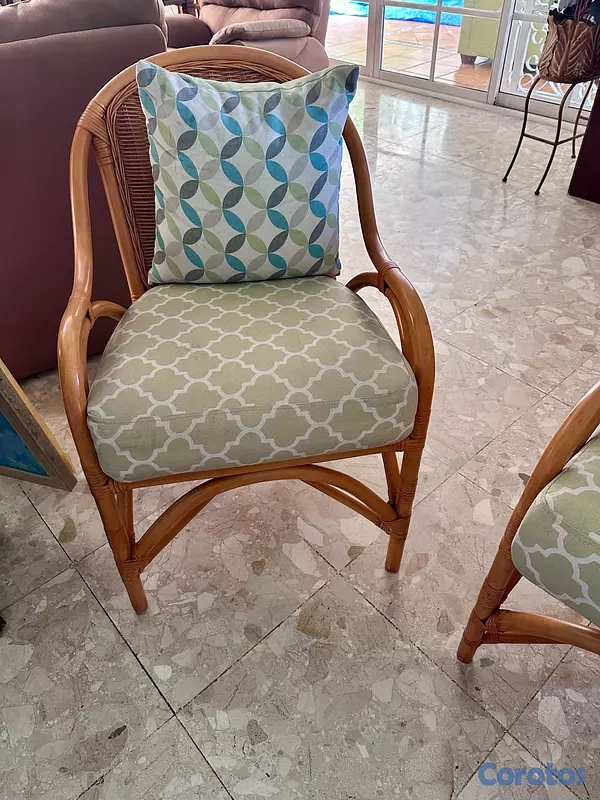 muebles y colchones - Vendo juego de muebles en mimbre/ratán — 4 piezas 2
