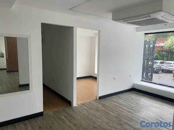 oficinas y locales comerciales - Local céntrico en Piantini  5
