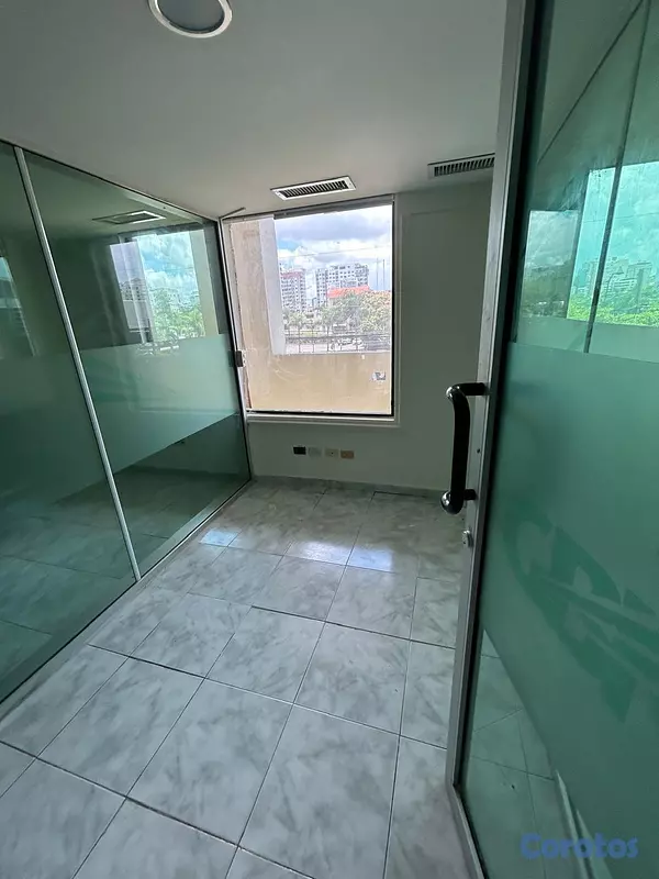 oficinas y locales comerciales - Alquiler de local en piantini  4