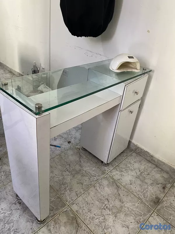 equipos profesionales -     Mesa para Uñas Profesional  + Lámpara LED Incluida, PRECIO NEGOCIABLE  7