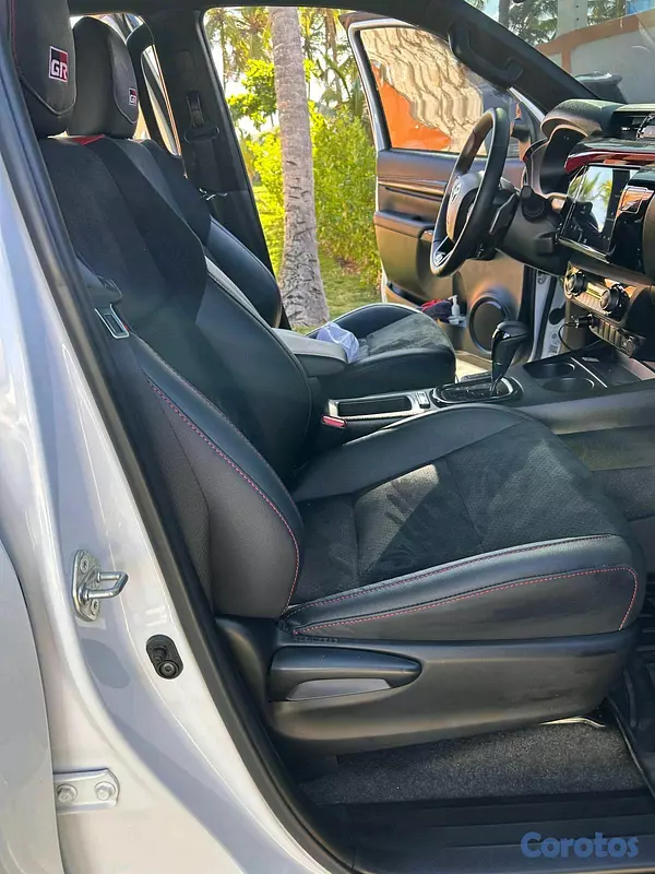 jeepetas y camionetas - Toyota hilux 2025 5