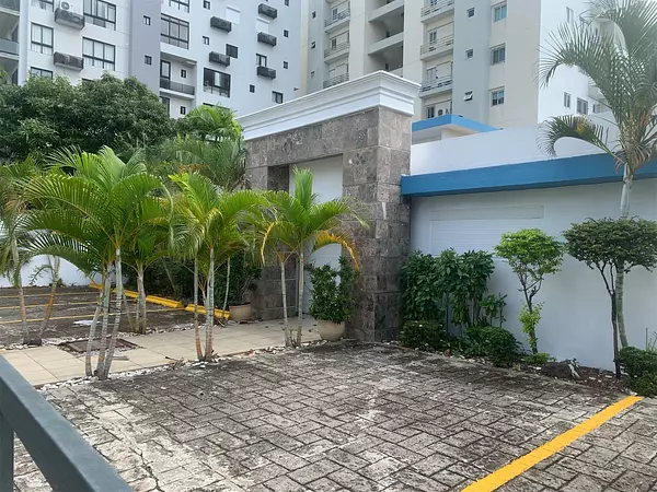 oficinas y locales comerciales - Amplio local en Naco 683 m 4