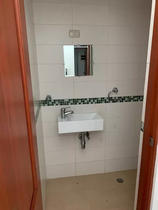apartamentos - Alquiler con LB
GAZCUE
1 Hab
1,5 Baños
Hab de servicio
1 parqueo
USD$ 800 7