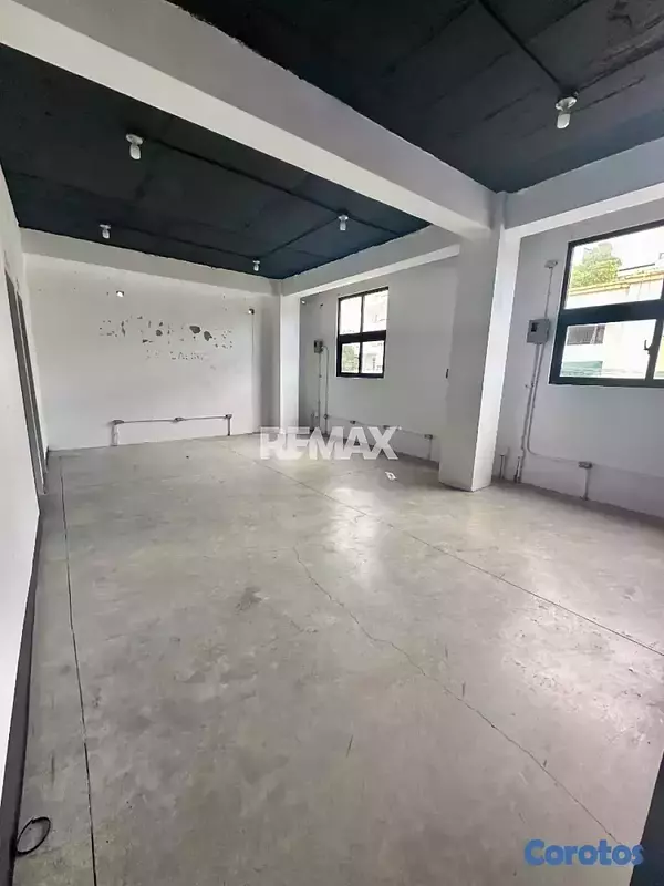 oficinas y locales comerciales - Local comercial de 225mt2 en alquiler en Bella Vis 4
