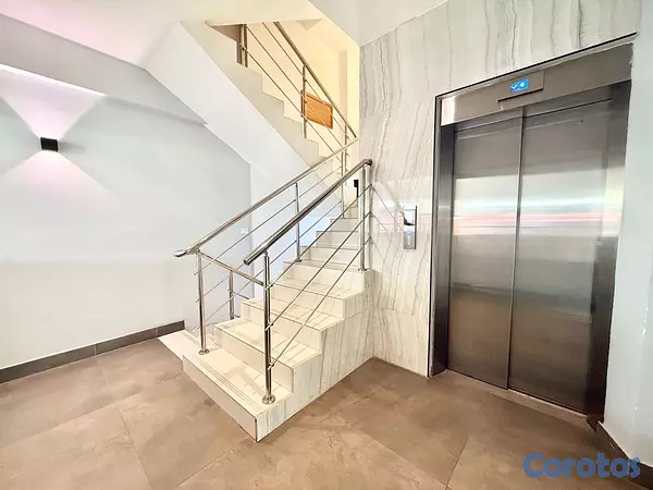 apartamentos - vendo en el millón tres habitaciones con baño balcón dos parqueos paralelos serv 11