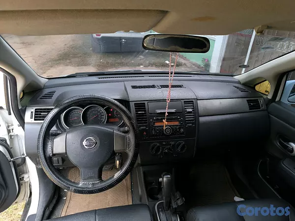 carros - Nissan Tiida 2010 8