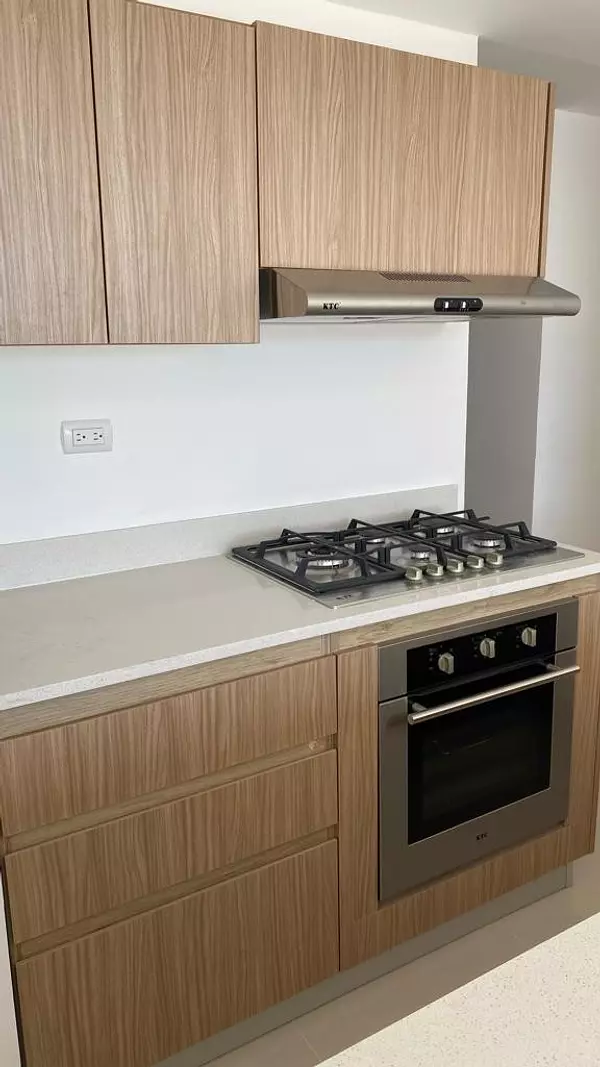 apartamentos - Apartamento con Piscina y Area de Niños en Ave. Hispanoamericana  7