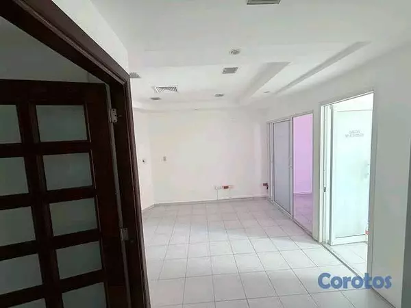 oficinas y locales comerciales - Oficina en alquiler en Evaristo Morales – RD$50,000 4