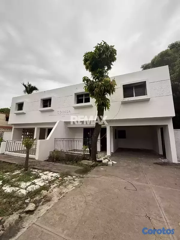 oficinas y locales comerciales - Nave industrial de 600mt2 en alquiler en Renacimie 4