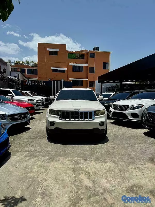 jeepetas y camionetas - Jeep Grand Cherokee Laredo 2012 2