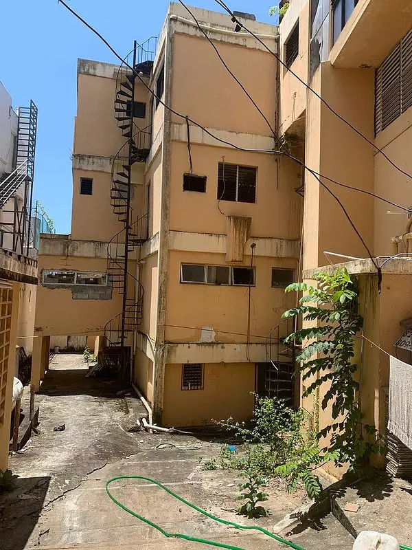 oficinas y locales comerciales - Edificio  comercial  2,587 mts en la esperilla 
 2