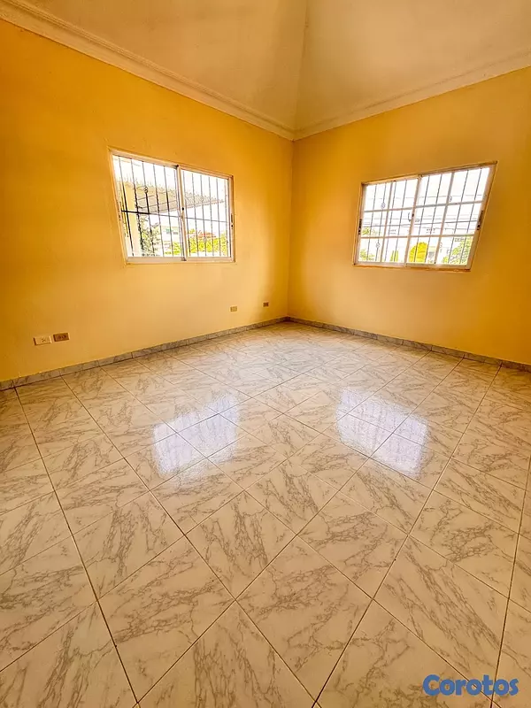 casas - venta de casa en la autopista de san isidro con 4 parqueos Santo Domingo este  10