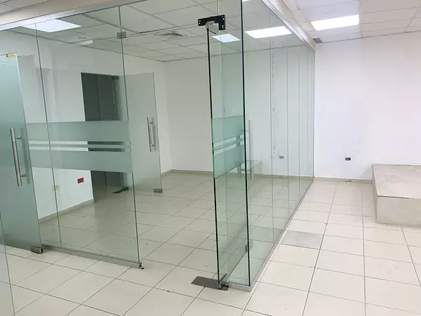 oficinas y locales comerciales - Local en Piantini 8