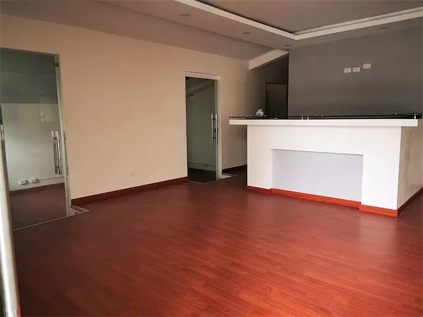 oficinas y locales comerciales - Local céntrico en Naco 5