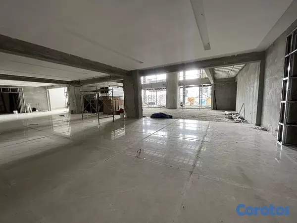 oficinas y locales comerciales - Locales en Piantini en Torre Corporativa  2