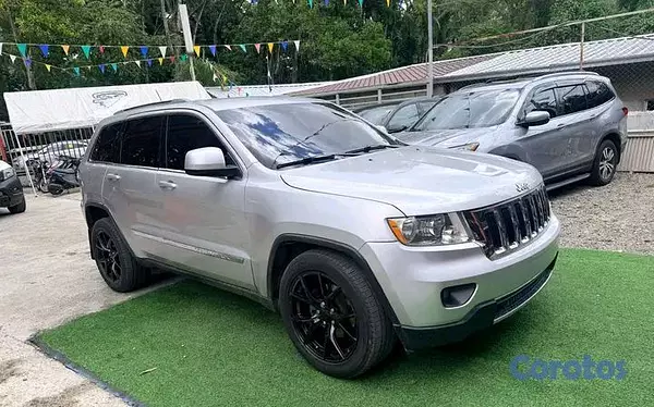 jeepetas y camionetas - Jeep Gran Cherokee Laredo 3