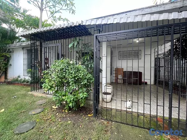 apartamentos - vendo casa jardines del Sur jardín patio tres habitaciones ideal para remodelar  20