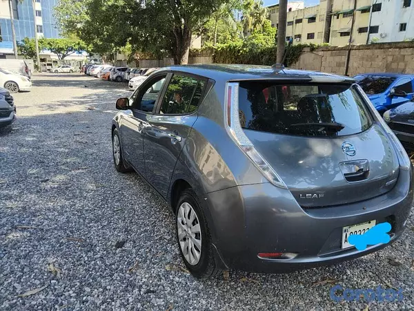 carros - NISSA LEAF 4