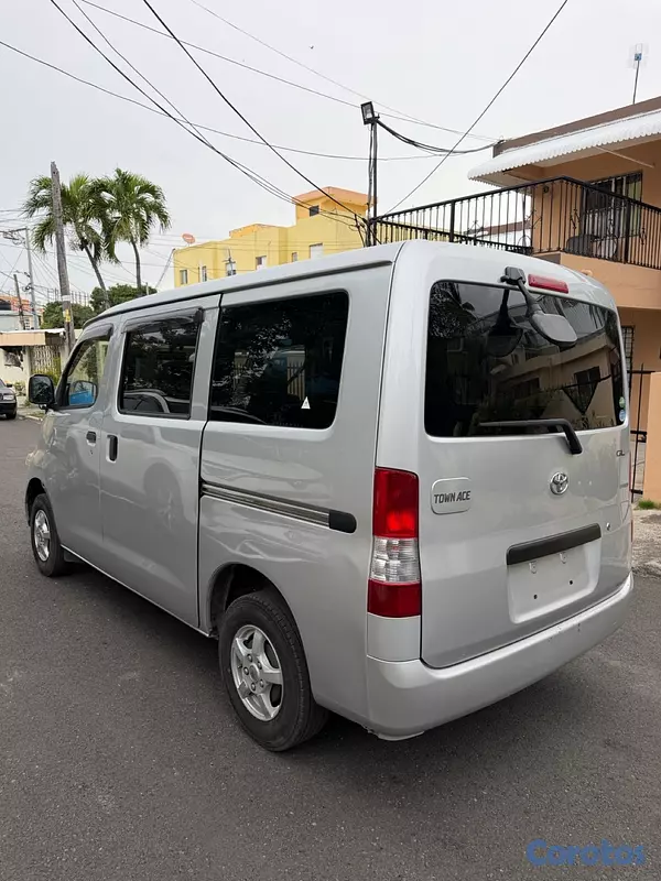 jeepetas y camionetas - Toyota Town Ace 2020 6