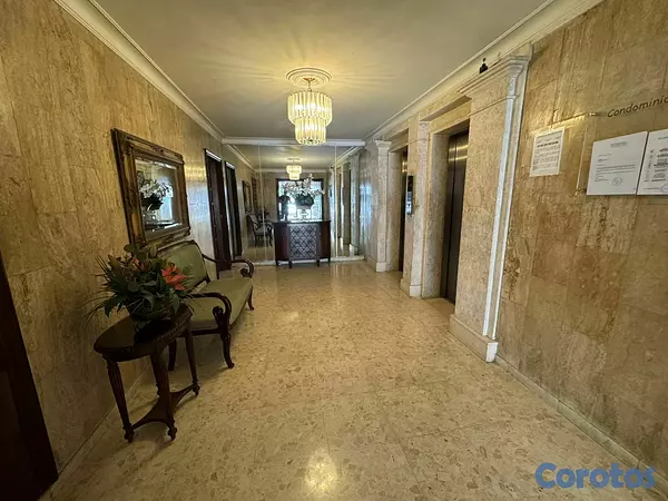 apartamentos - ALQUILO Amplio Apartamento Clásico con 205 m² en E 12