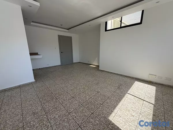 apartamentos - vendo independencia klm 7 una habitación baño parqueo piso 4 amplio fresco  2