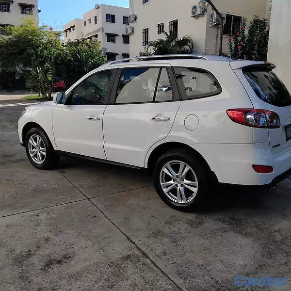 jeepetas y camionetas - Hyundai Santa Fe año 2010 11