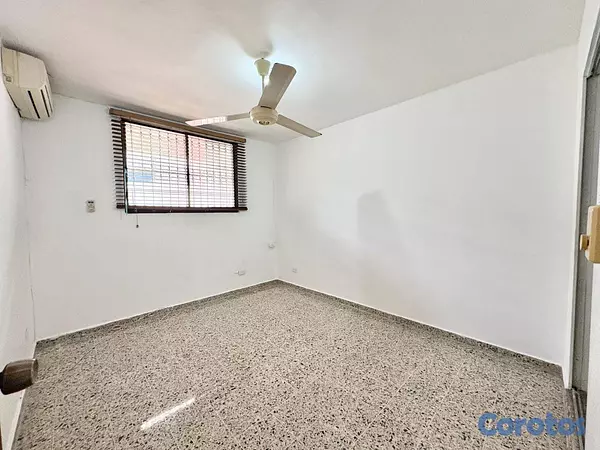 casas - Casa comercial de 221m2 en alquiler en Los Prados 3
