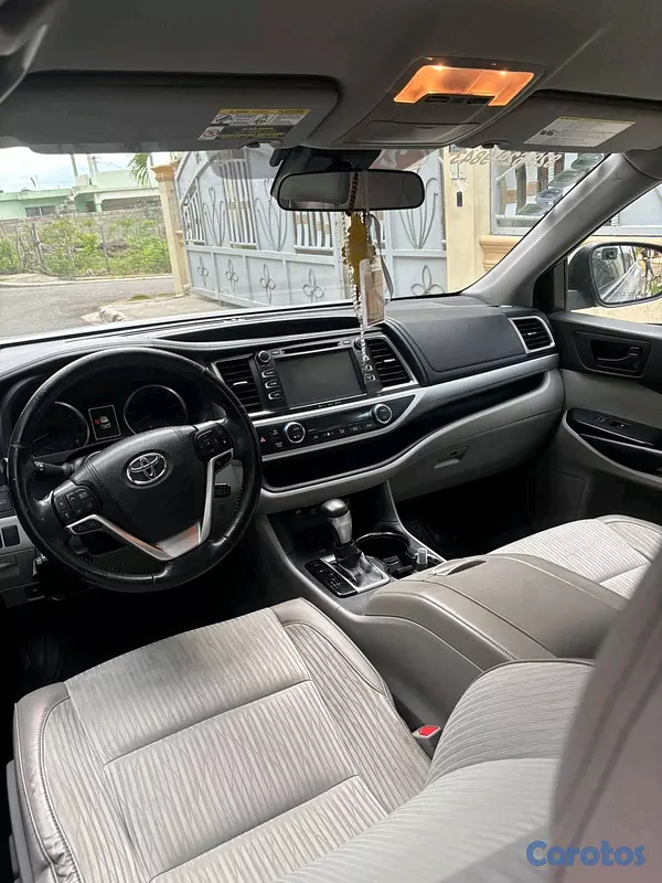 jeepetas y camionetas - Toyota higlander le 2018 2