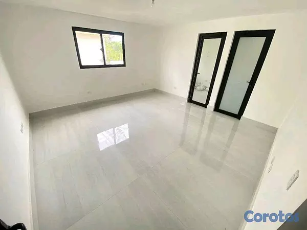 oficinas y locales comerciales - Alquilo local comercial en Rosmil 12