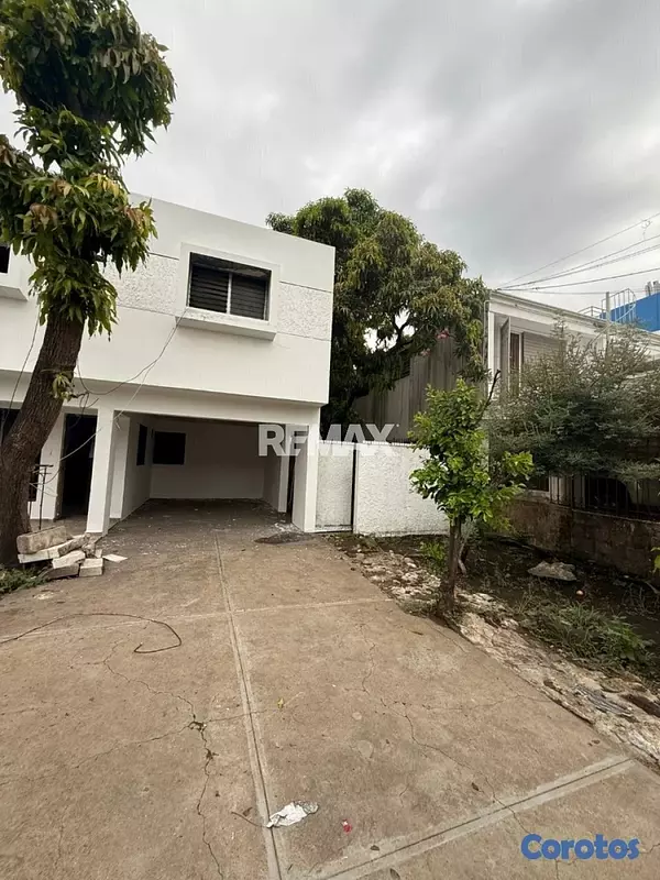 oficinas y locales comerciales - Nave industrial de 600mt2 en alquiler en Renacimie 5