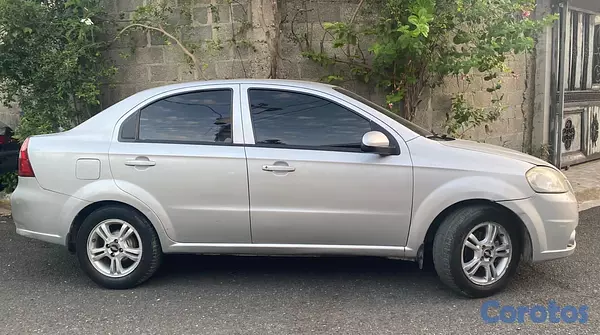 carros - Chevrolet Aveo 2011 3