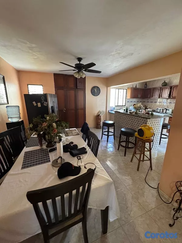 casas - venta de casa de dos niveles separados en vista hermosa Santo Domingo este  4