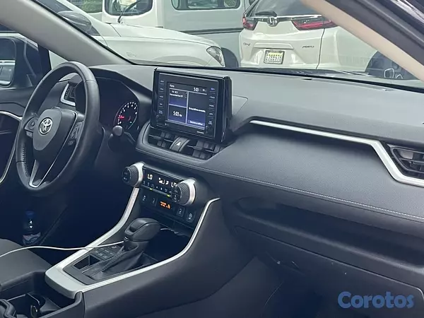jeepetas y camionetas - TOYOTA RAV4 XLE 2021 4