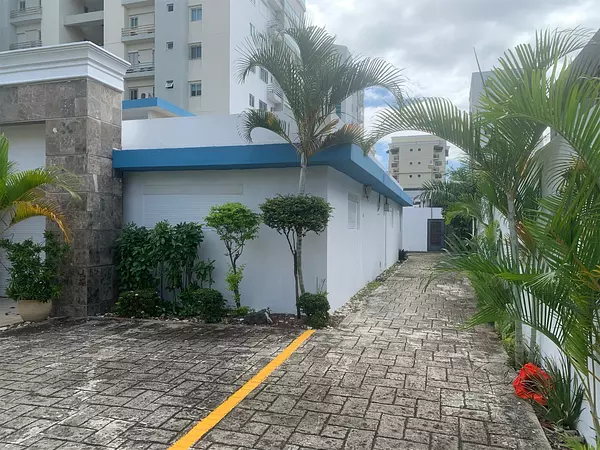 oficinas y locales comerciales - Amplio local en Naco 683 m 8