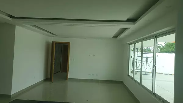 apartamentos - Primer Piso, terminado, grande y con patio, de lujo, Autopista de San Isidro 7