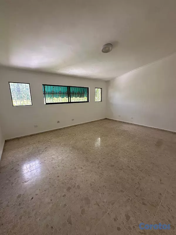 casas - Vendo Casa de 3 niveles en La Castellana, 4 HABS., 8