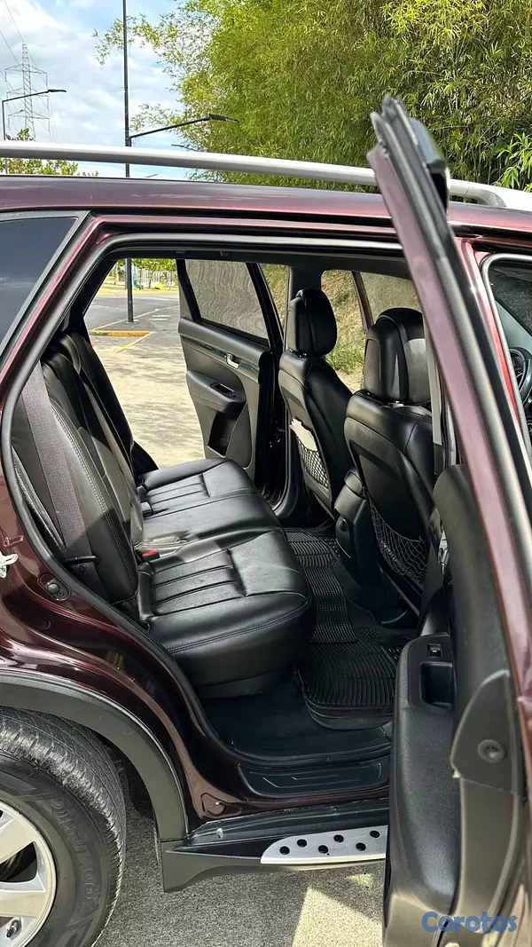 jeepetas y camionetas - Se vende KIA sorento 13