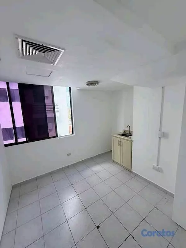 oficinas y locales comerciales - Oficina en alquiler en Evaristo Morales – RD$50,000 6