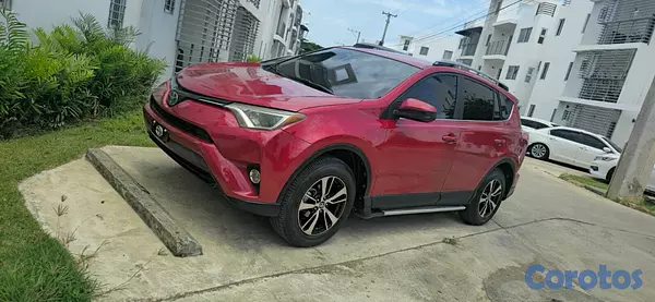 jeepetas y camionetas - Toyota RAV4 LE 2017 2WD 9