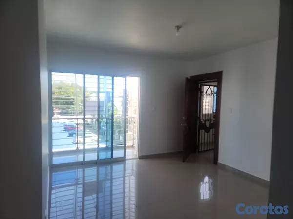 apartamentos - Alquilo hermoso y amplio apartamento en los rieles 8