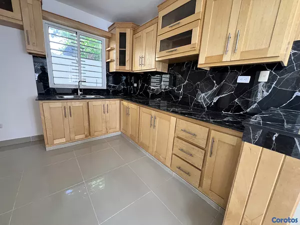 casas - venta de casa con piscina en la autopista de san Isidro brisa oriental  9