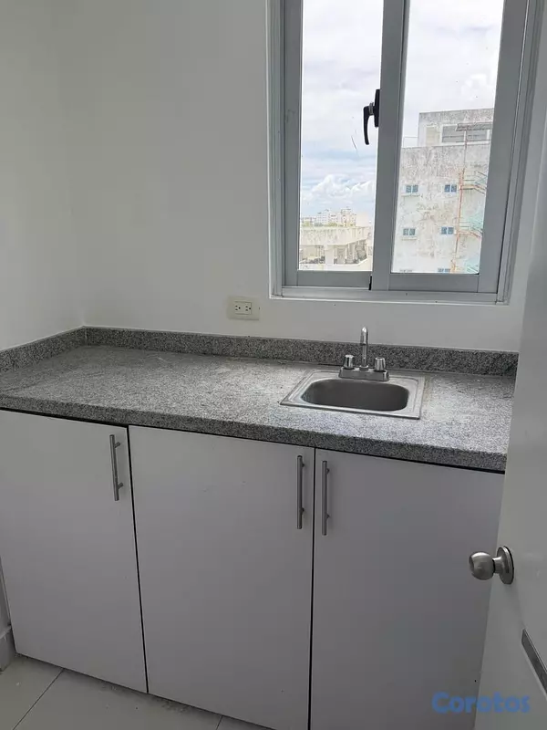 oficinas y locales comerciales - Alquiler Local Ubicado en la Núñez de Cáceres, El  5