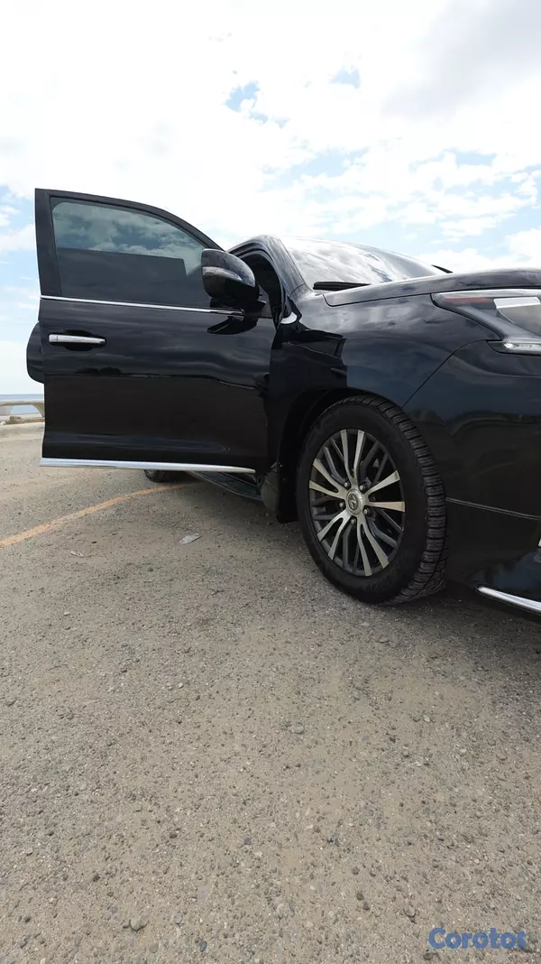 jeepetas y camionetas - Lexus LX 570 2016 135,000km en excelentes condicio 11